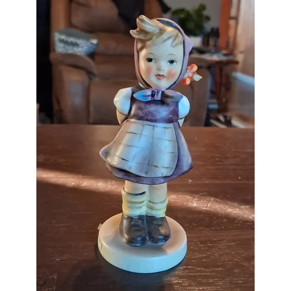 Goebel Hummel Which Hand? 258-1963